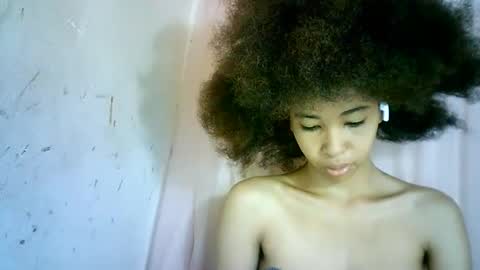 Snapshot of xenna610827 chatting on 02/18/25, 06:15 xenna610827 online show from 02/18/25, 06:15