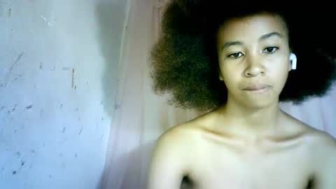 Snapshot of xenna610827 chatting on 02/18/25, 03:54 xenna610827 online show from 02/18/25, 03:54