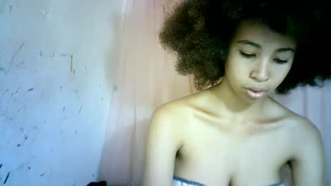 Snapshot of xenna610827 chatting on 02/19/25, 08:55 xenna610827 online show from 02/19/25, 08:55