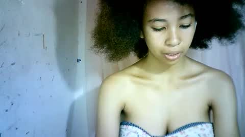 Snapshot of xenna610827 chatting on 02/19/25, 02:55 xenna610827 online show from 02/19/25, 02:55