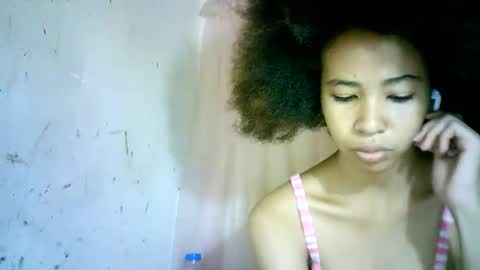 Snapshot of xenna610827 chatting on 02/20/25, 02:24 xenna610827 online show from 02/20/25, 02:24