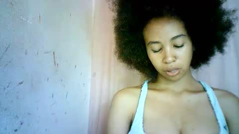 Snapshot of xenna610827 chatting on 02/27/25, 10:48 xenna610827 online show from 02/27/25, 10:48