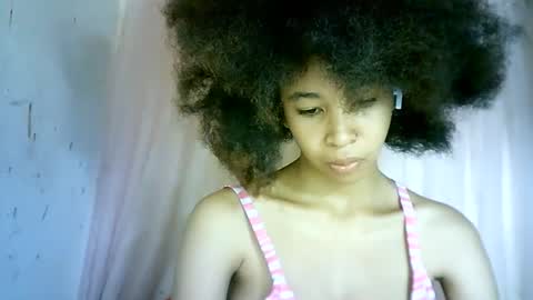 Snapshot of xenna610827 chatting on 03/02/25, 04:10 xenna610827 online show from 03/02/25, 04:10