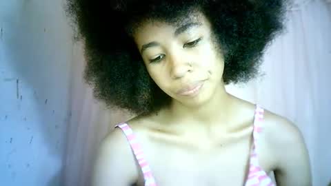 Snapshot of xenna610827 chatting on 03/05/25, 12:44 xenna610827 online show from 03/05/25, 12:44