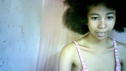 Snapshot of xenna610827 chatting on 03/05/25, 04:35 xenna610827 online show from 03/05/25, 04:35