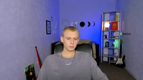 Snapshot of xevier_loyd chatting on 11/19/25, 01:44 xevier online show from 11/19/25, 01:44