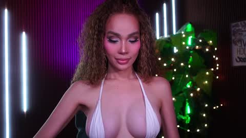 Snapshot of xforyoureyesonlyx chatting on 11/08/25, 03:39 Anne online show from 11/08/25, 03:39