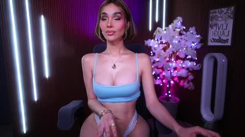 Snapshot of xforyoureyesonlyx chatting on 12/02/25, 12:38 Anne online show from 12/02/25, 12:38