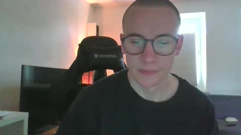 xhenno online show from 03/28/26, 09:53