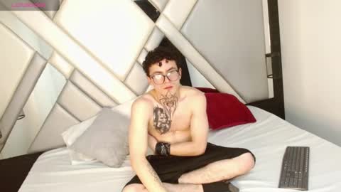 Snapshot of xhotdesire_fx chatting on 03/04/25, 07:51 Marco and Veronica online show from 03/04/25, 07:51