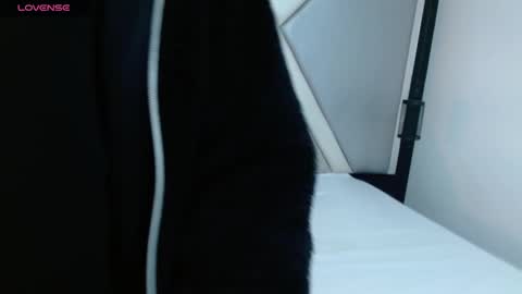 Snapshot of xhotdesire_fx chatting on 03/07/25, 04:02 Marco and Veronica online show from 03/07/25, 04:02