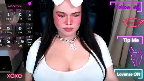 Snapshot of xhugeharleyselfsuckerx chatting on 11/14/25, 06:17 xHUGECOCKTILLCUMX online show from 11/14/25, 06:17