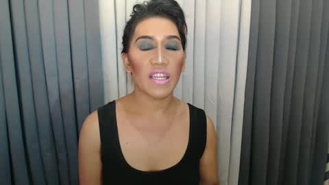 Snapshot of xhugejerkingtransx chatting on 12/25/24, 12:27 GWEN THOMPSON .......   online show from 12/25/24, 12:27