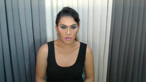 Snapshot of xhugejerkingtransx chatting on 01/01/25, 11:16 GWEN THOMPSON .......   online show from 01/01/25, 11:16