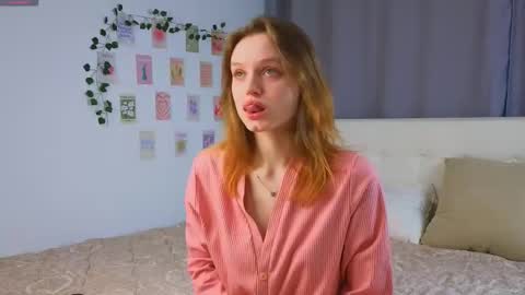 Luna and Lina online show from 12/03/25, 04:20