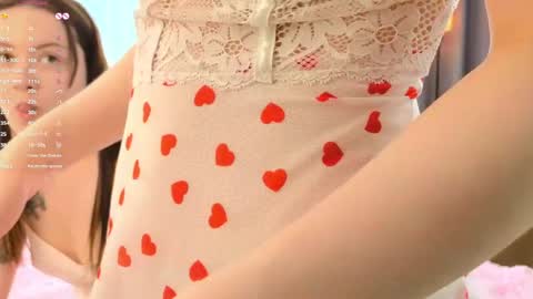 Luna and Lina online show from 04/30/26, 04:08