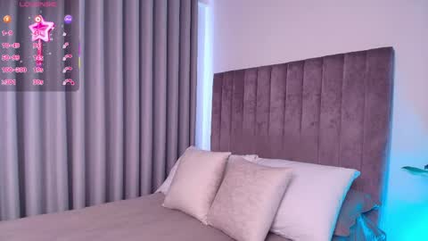 XIMENA LOPEZ online show from 05/17/26, 09:00