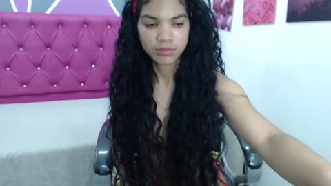 Snapshot of ximena_ruiz18 chatting on 12/17/24, 01:05 Ximena Ruiz online show from 12/17/24, 01:05