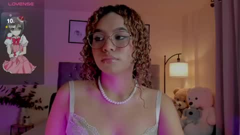 Snapshot of ximena_sotto1 chatting on 04/18/26, 09:59 camila online show from 04/18/26, 09:59