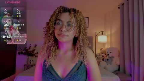 Snapshot of ximena_sotto1 chatting on 04/20/26, 09:38 camila online show from 04/20/26, 09:38