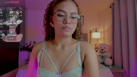 Snapshot of ximena_sotto1 chatting on 04/28/26, 06:02 camila online show from 04/28/26, 06:02