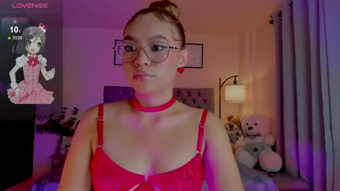 Snapshot of ximena_sotto1 chatting on 05/08/26, 09:42 camila online show from 05/08/26, 09:42