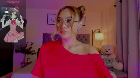 Snapshot of ximena_sotto1 chatting on 05/23/26, 08:46 camila online show from 05/23/26, 08:46