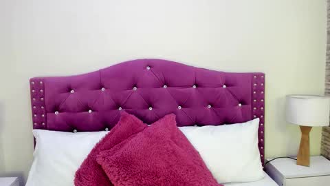 Snapshot of ximena_vasquez8 chatting on 11/26/25, 02:56 Xime online show from 11/26/25, 02:56