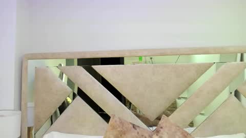 Snapshot of ximena_vasquez8 chatting on 12/19/25, 04:19 Xime online show from 12/19/25, 04:19