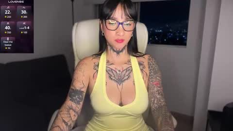 xisisxx online show from 11/19/25, 12:10