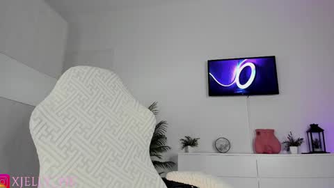 Snapshot of xjelly_piee chatting on 06/06/26, 02:00 Charisma online show from 06/06/26, 02:00