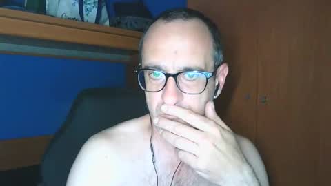 Snapshot of xjosuex69 chatting on 05/18/26, 11:32 xjosuex69 online show from 05/18/26, 11:32