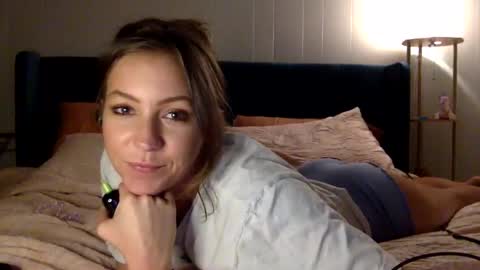 xLacyy online show from 11/20/25, 04:12