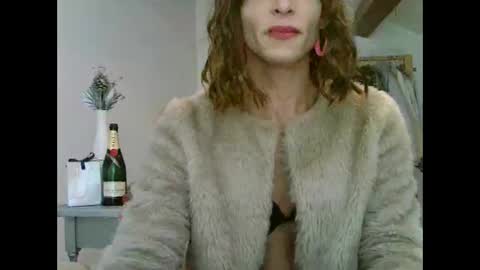 Wendy online show from 11/16/25, 01:17