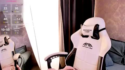 Snapshot of xlindamilfxx chatting on 10/31/25, 06:14 Linda online show from 10/31/25, 06:14