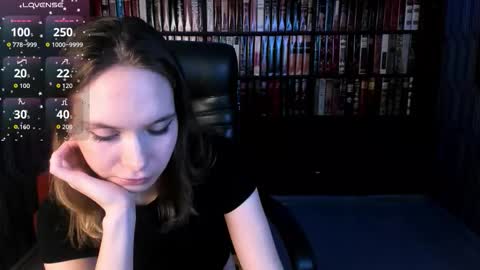 Snapshot of xlindamilfxx chatting on 11/30/25, 12:53 Linda online show from 11/30/25, 12:53