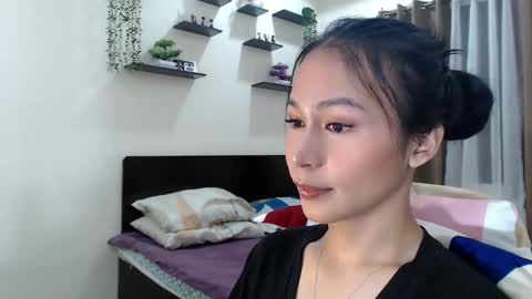 Snapshot of xlovely_destinyx chatting on 05/16/26, 04:50 Alice online show from 05/16/26, 04:50