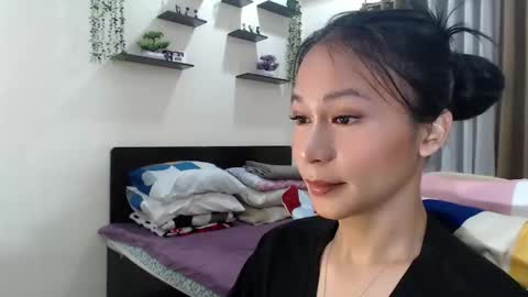 Snapshot of xlovely_destinyx chatting on 05/23/26, 08:18 Alice online show from 05/23/26, 08:18