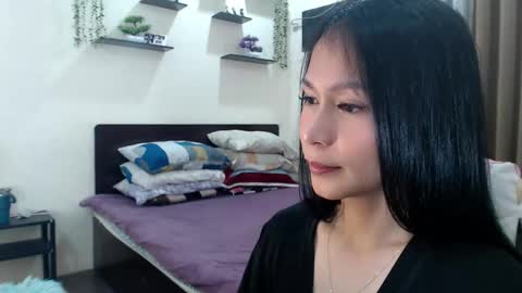 Snapshot of xlovely_destinyx chatting on 05/28/26, 05:32 Alice online show from 05/28/26, 05:32