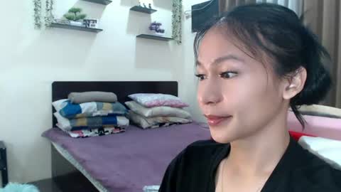 Snapshot of xlovely_destinyx chatting on 06/11/26, 08:40 Alice online show from 06/11/26, 08:40