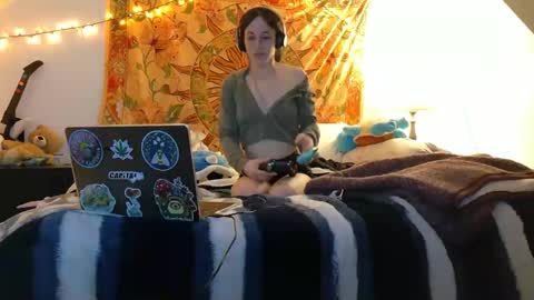 Snapshot of xlucidmiax chatting on 02/22/25, 11:24 Mia online show from 02/22/25, 11:24