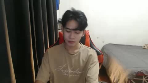 Snapshot of xluminous chatting on 09/08/25, 08:30 MIKAEL online show from 09/08/25, 08:30