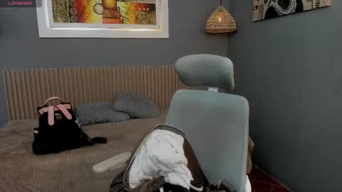 lunna online show from 10/04/25, 01:53