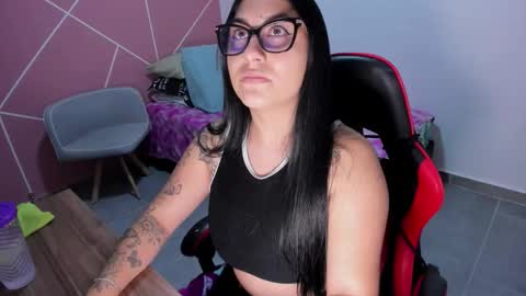 Snapshot of xmilee chatting on 11/09/25, 01:15 MILEE online show from 11/09/25, 01:15