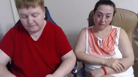 Snapshot of xmollyjanex chatting on 11/15/25, 08:38 XMollyJaneX online show from 11/15/25, 08:38