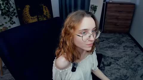 Snapshot of xo_lil_dream chatting on 09/10/25, 07:19 Kylie  online show from 09/10/25, 07:19