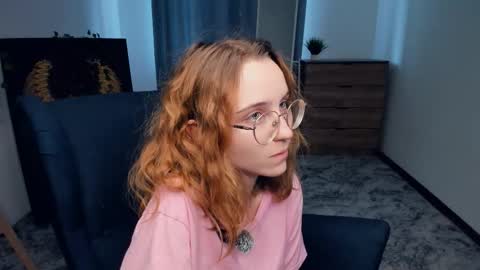 Snapshot of xo_lil_dream chatting on 09/19/25, 07:21 Kylie  online show from 09/19/25, 07:21