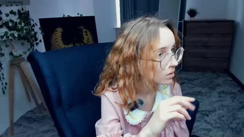 Snapshot of xo_lil_dream chatting on 09/26/25, 07:01 Kylie  online show from 09/26/25, 07:01