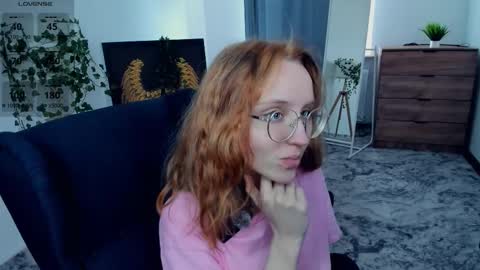 Snapshot of xo_lil_dream chatting on 10/16/25, 07:20 Kylie  online show from 10/16/25, 07:20