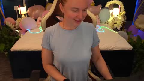 Monica online show from 07/11/26, 12:30